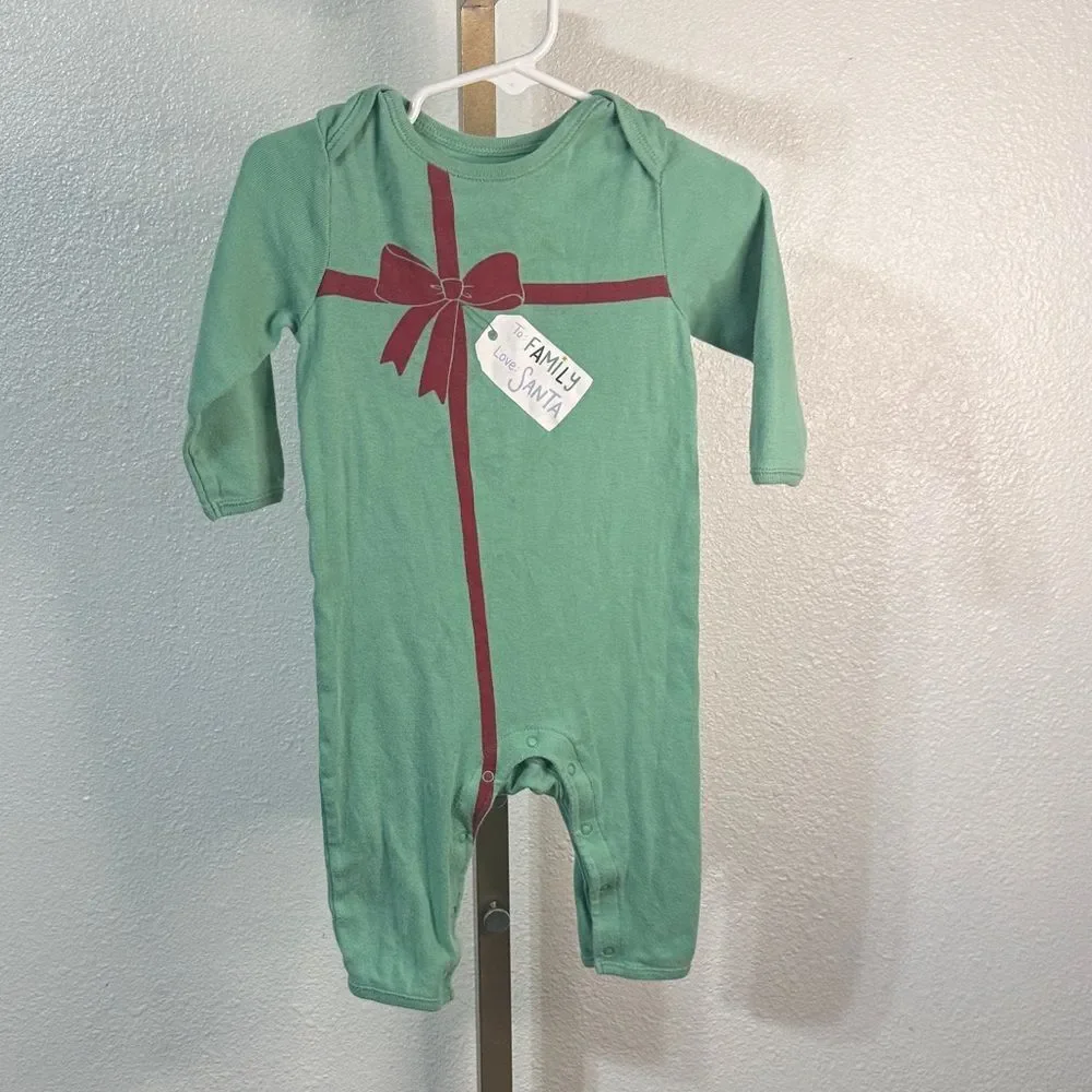 Christmas-Santa Print and present- Baby Onesie - 6months